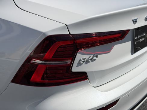 Certified 2022 Volvo S60 B5 Momentum w/ Premium Package image 8