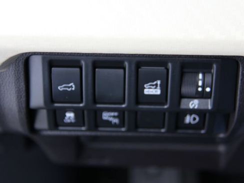 Used 2019 Subaru Ascent Premium image 30