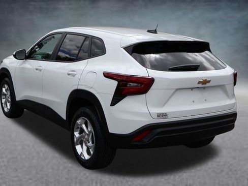 Used 2025 Chevrolet Trax LS w/ LS Convenience Package FWD image 20
