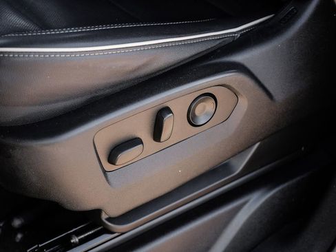 Used 2022 Chevrolet Suburban Premier image 34