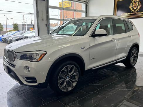 Used 2017 BMW X3 xDrive28i image 3