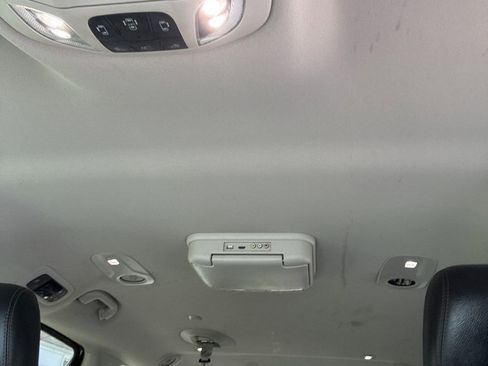 Used 2019 Chrysler Pacifica Touring-L FWD image 5