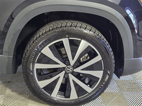 Used 2024 Volkswagen Taos SE image 17