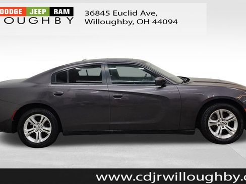 Used 2019 Dodge Charger SXT image 4