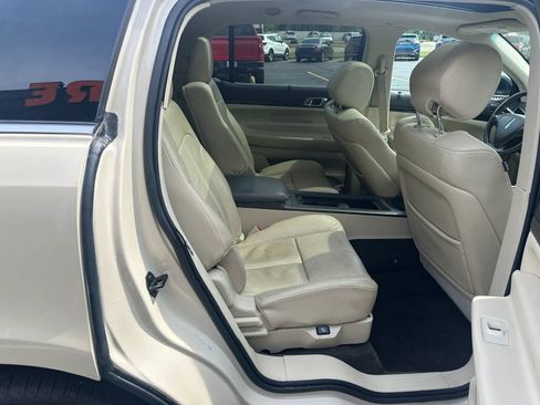 Used 2018 Lincoln MKT AWD w/ Technology Package image 17