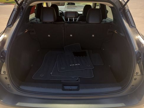Certified 2025 Nissan Kicks SR FWD image 8