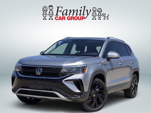 Certified 2024 Volkswagen Taos SE w/ Panoramic Sunroof Package AWD/4WD image 1