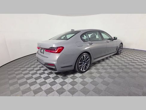 Used 2022 BMW 740i w/ M Sport Package RWD image 41