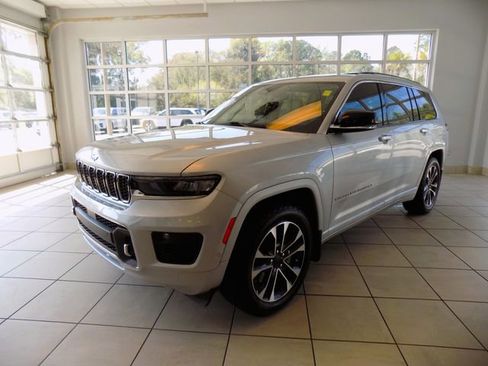 Used 2023 Jeep Grand Cherokee L Overland w/ MOPAR Finishing Package AWD/4WD image 3