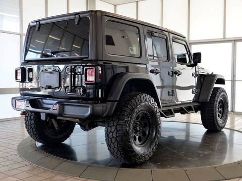 Used 2018 Jeep Wrangler Unlimited Rubicon w/ Cold Weather Group AWD/4WD image 9