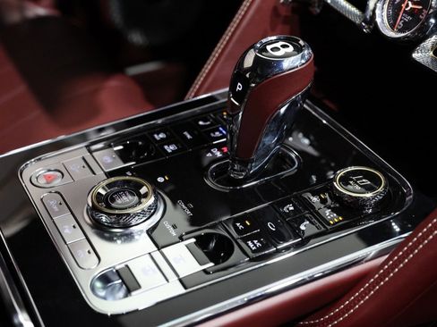 Used 2020 Bentley Flying Spur W12 image 25