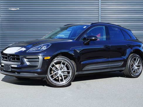 Certified 2024 Porsche Macan AWD/4WD image 1