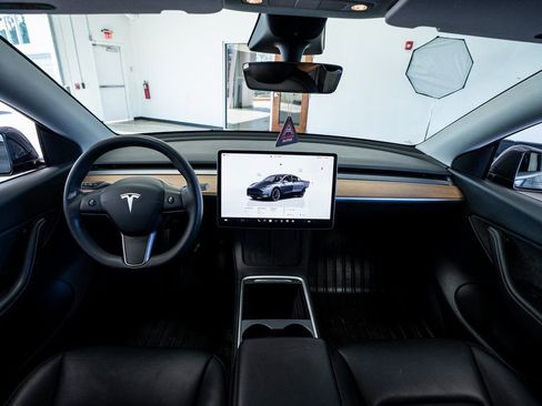 Used 2022 Tesla Model Y Long Range image 51
