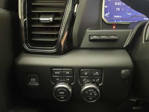 Used 2024 GMC Sierra 2500 AT4 w/ AT4 Premium Plus Package AWD/4WD image 30