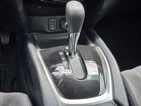 Used 2015 Nissan Rogue SV FWD image 13