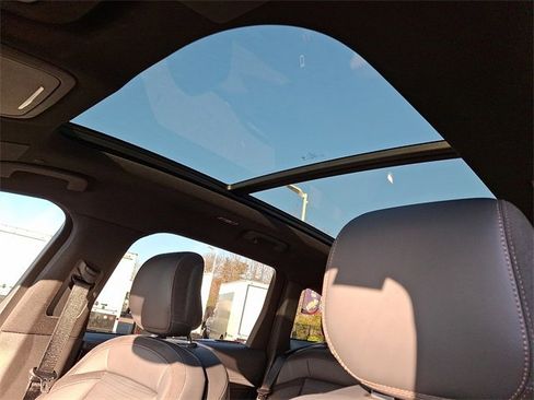 Used 2025 Lincoln Nautilus Reserve image 14