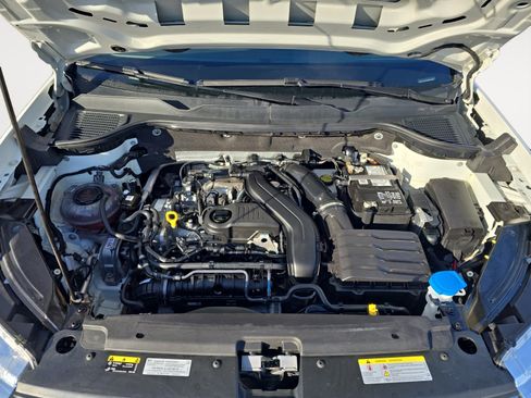 Certified 2024 Volkswagen Taos SE image 26