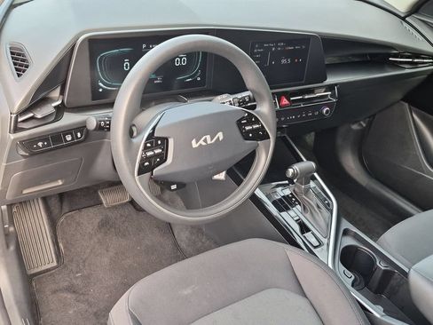 Used 2025 Kia Niro LX FWD image 15