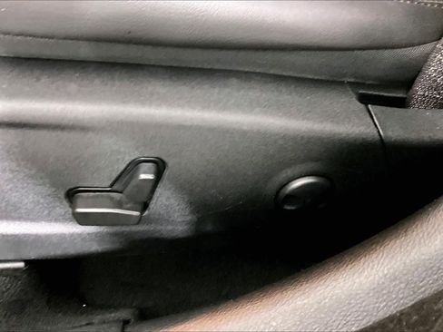 Used 2022 Chrysler 300 Touring L image 32