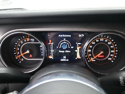 Used 2019 Jeep Wrangler Unlimited Sahara image 12