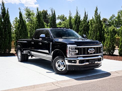 Used 2026 Ford F350 Lariat w/ Lariat Ultimate Package AWD/4WD image 2