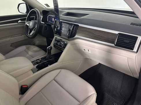 Used 2022 Volkswagen Atlas SE w/ Black Wheel Package AWD/4WD image 16