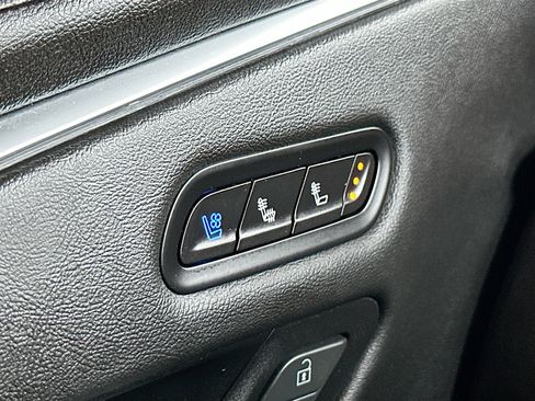 Used 2022 Cadillac Escalade Premium Luxury w/ Performance Package AWD/4WD image 21