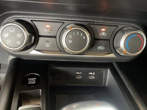 Used 2025 Nissan Kicks SV image 11