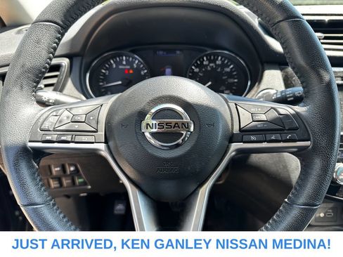 Used 2018 Nissan Rogue SV AWD/4WD image 12