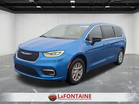 New 2026 Chrysler Pacifica Select FWD image 1