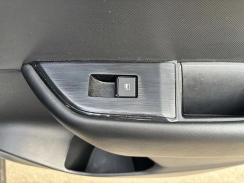 Used 2024 Nissan Rogue S image 25