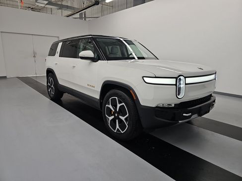 Used 2024 Rivian R1S Adventure AWD/4WD image 7