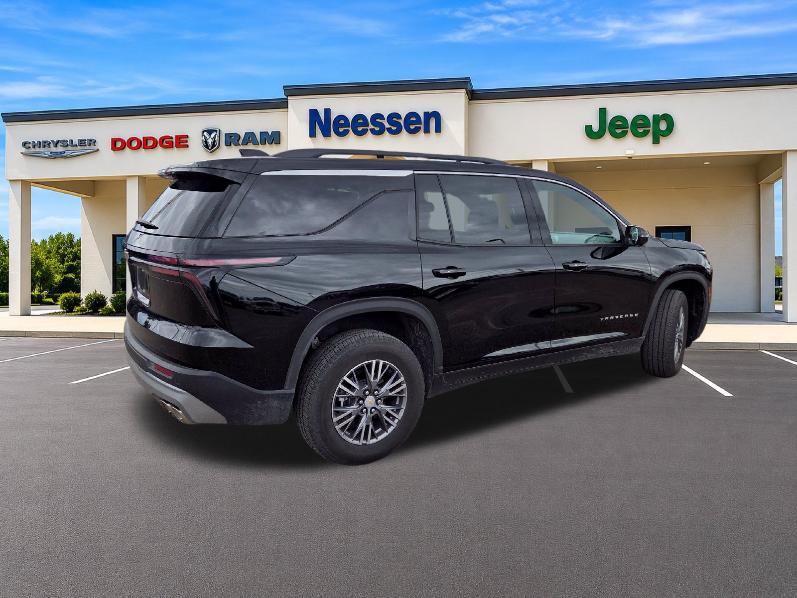 Used 2026 Chevrolet Traverse LT w/ Driver Confidence Package FWD image 7