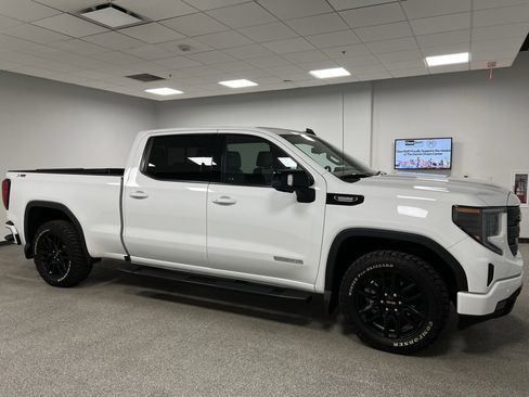 Used 2025 GMC Sierra 1500 Elevation w/ Elevation Premium Package image 15