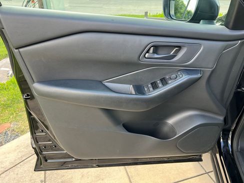 Used 2024 Nissan Rogue S FWD image 16