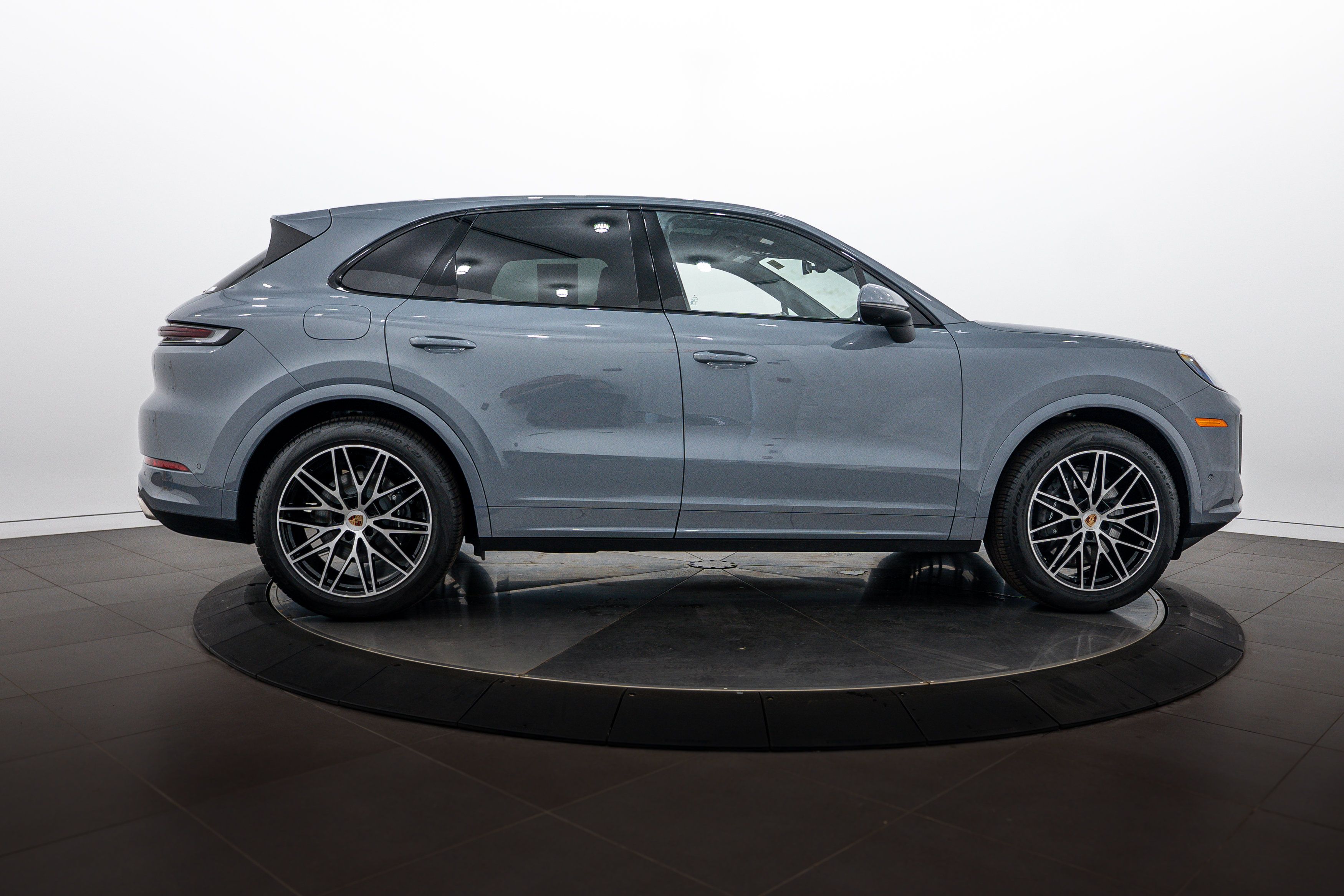 Certified 2026 Porsche Cayenne AWD/4WD image 8
