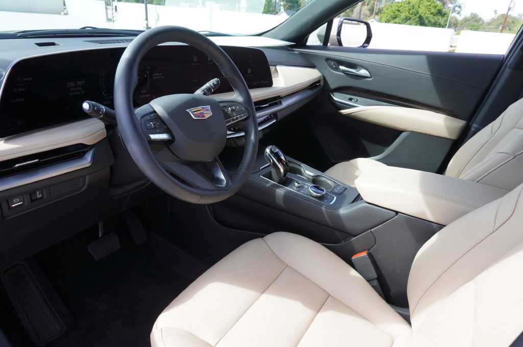 Certified 2025 Cadillac XT4 Premium Luxury FWD image 16