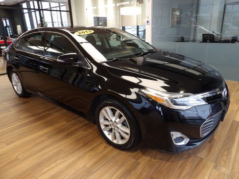 Used 2013 Toyota Avalon XLE Premium image 3