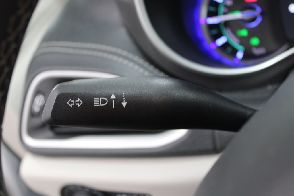 Used 2023 Chrysler Pacifica Touring-L FWD image 24