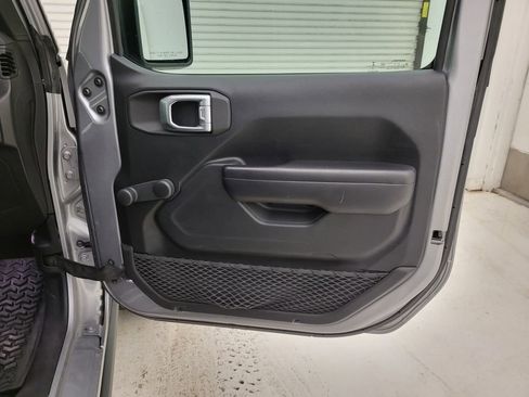 Used 2020 Jeep Gladiator Sport image 34