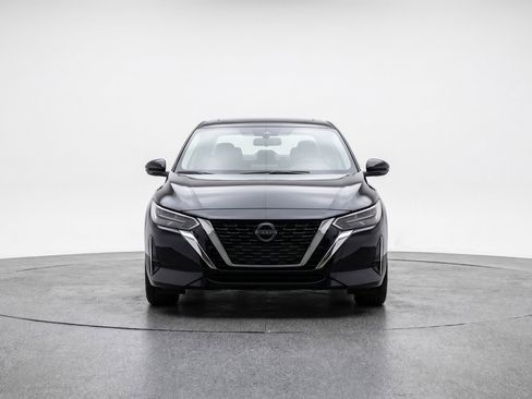 Used 2025 Nissan Sentra SV image 2