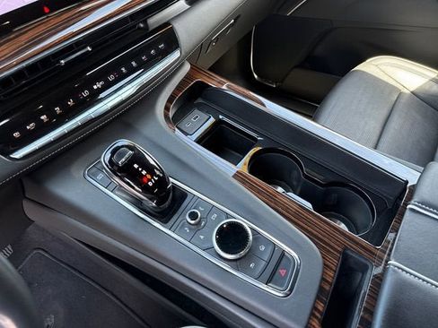 Used 2023 Cadillac Escalade ESV Premium Luxury AWD/4WD image 21