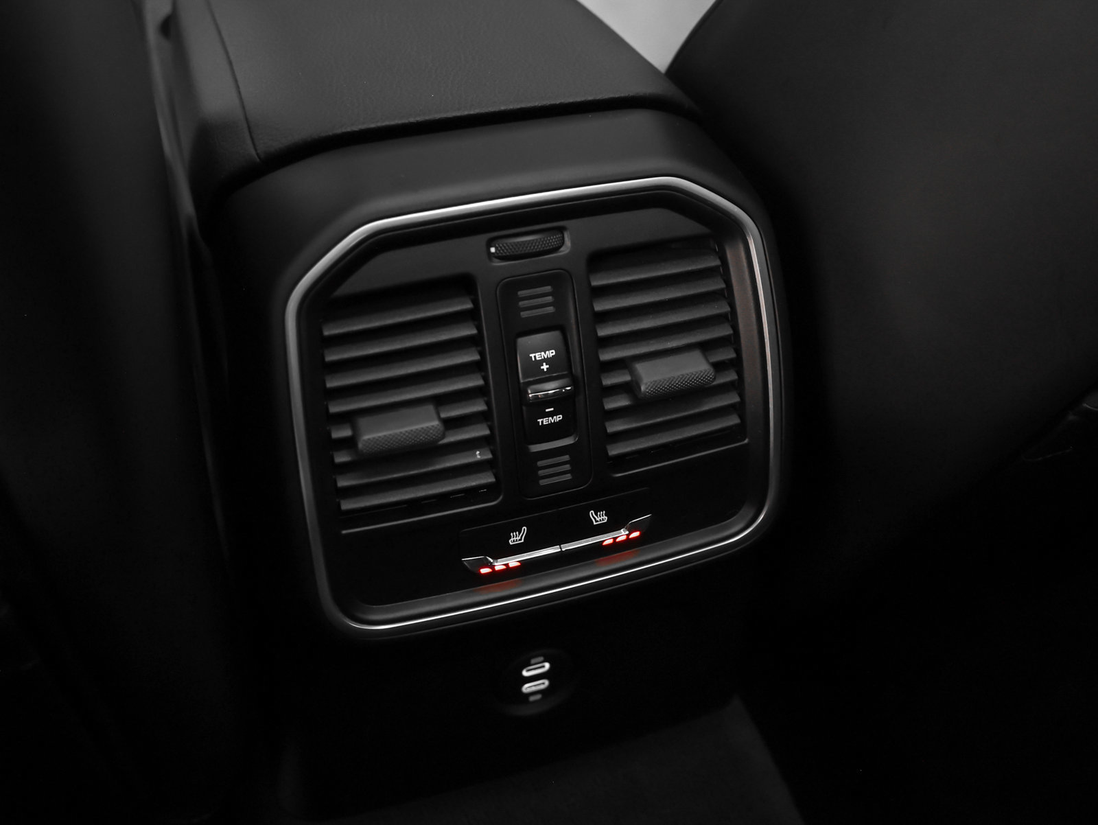 Certified 2023 Porsche Macan AWD/4WD image 38