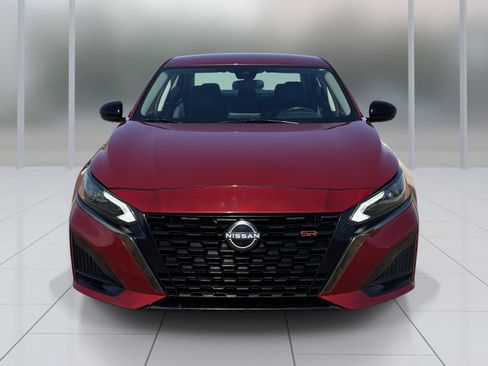 Used 2024 Nissan Altima 2.5 SR FWD image 9