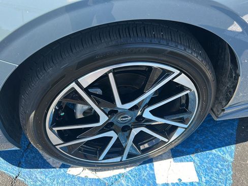 Used 2025 Nissan Sentra SR FWD image 3