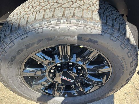 New 2026 GMC Sierra 2500 AT4 w/ AT4 Premium Plus Package AWD/4WD image 11