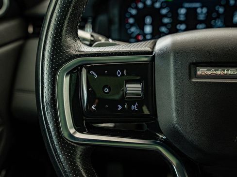 Used 2021 Land Rover Range Rover Evoque R-Dynamic SE image 19