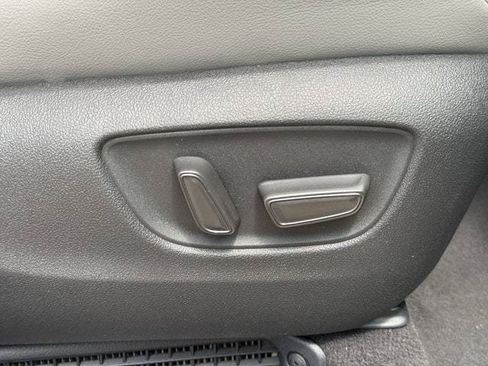 Used 2025 Toyota Sienna XLE FWD image 31