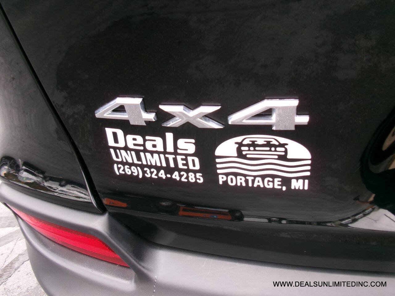 Used 2019 Jeep Cherokee Limited w/ Technology Group AWD/4WD image 7