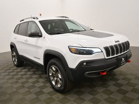 Used 2019 Jeep Cherokee Trailhawk w/ Cold Weather Group image 10